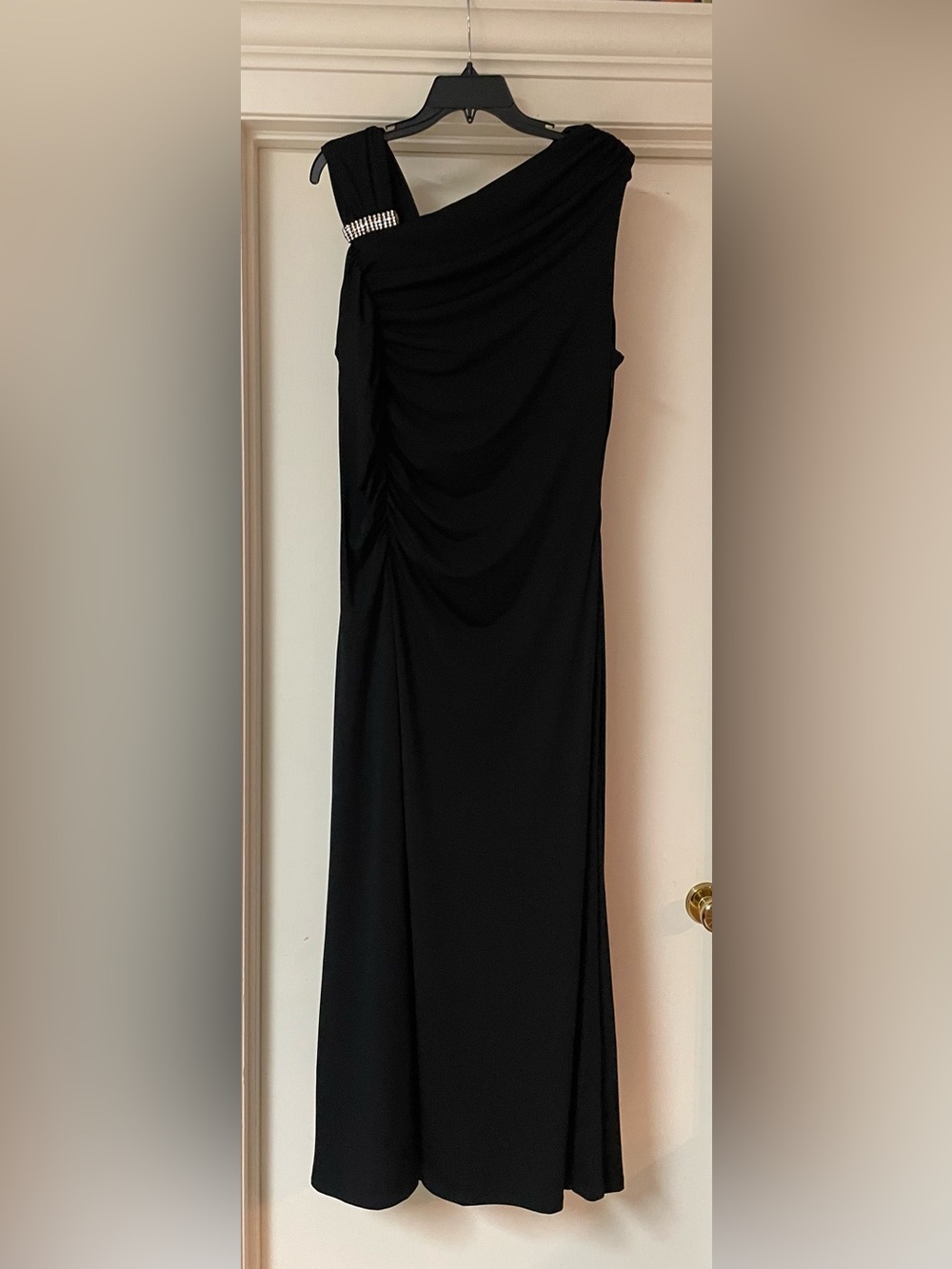 Ashro Size XL Elegant Black Evening Dress with Embellished Strap
